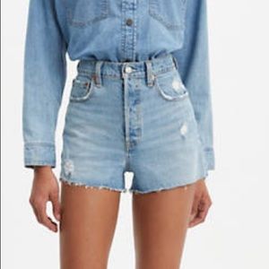 NWT Levi’s ribcage shorts